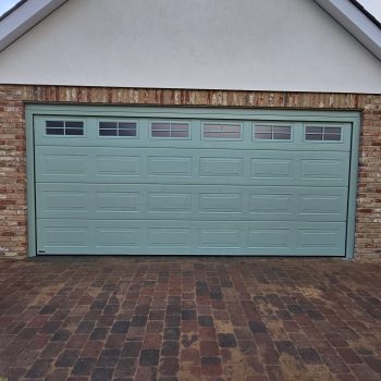 Teckentrup Georgian Woodgrain Insulated Sectional door in Chartwell Green